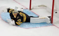 Bruins suffer first loss of season, 4-3, to Lightning